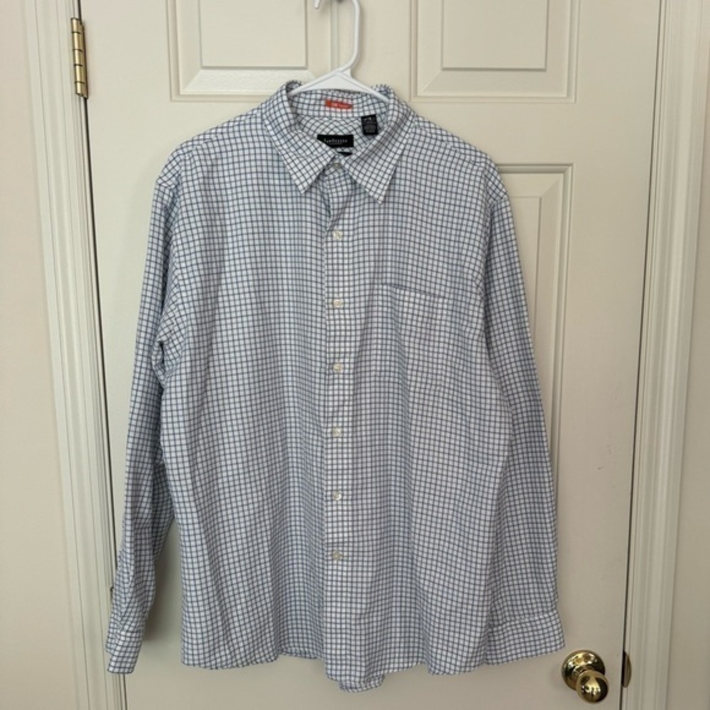 Van Heusen button down Men’s shirt, Large